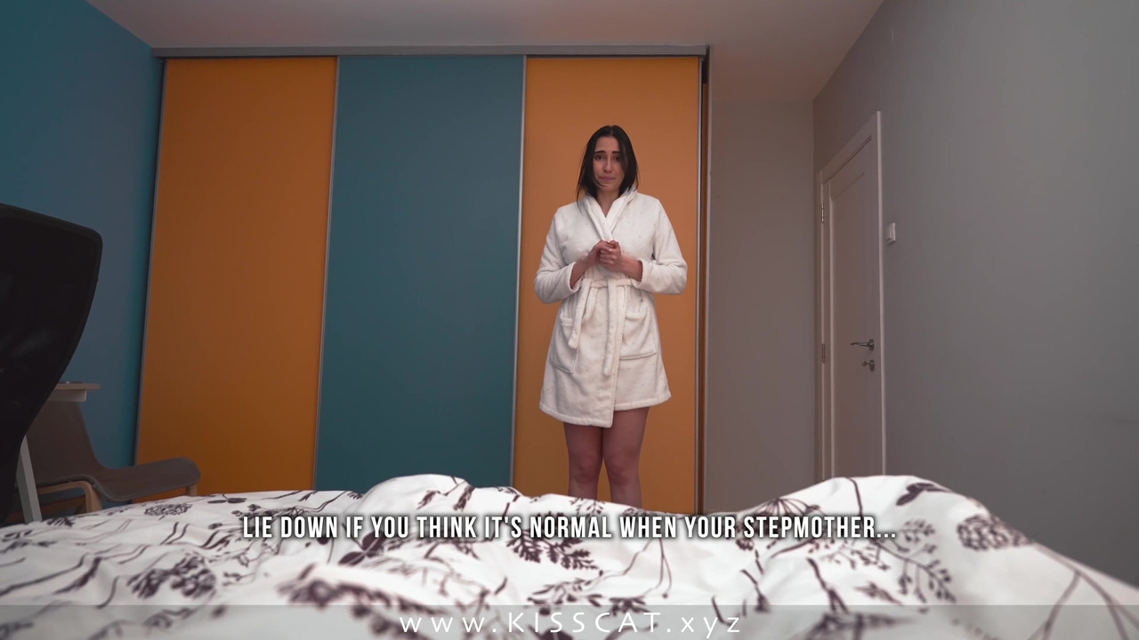 为什么继子和继母睡一张床？继母被中出并玩弄精液 - Kisscat