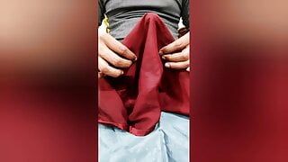 Satin Handjob - Schwanzkopf-Reiben mit seidigem kastanienbraunem Satinanzug der Krankenschwester (84)