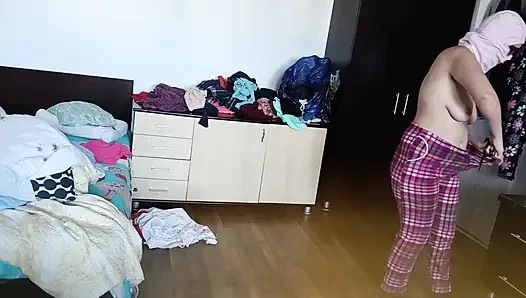Amateur Wife Has Fun Trying on Clothes and Cutting Them