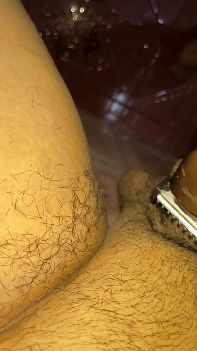 Me afeité el vello del pene completamente.