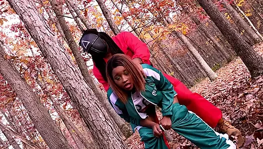 Outdoor-squid-spiele parodie sexy nina rivera gegen don whoe