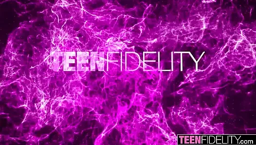 Teenfidelity Ukraynalı kızıl saçlı noi feja yarak seviyor