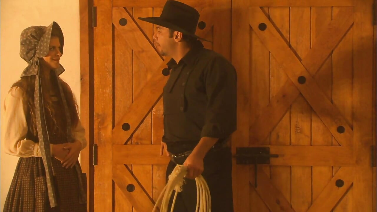 Jesse V dobiva jebanje pičke na otvorenom od strane Bucking Bronco