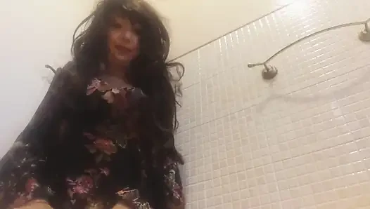 Monia Whore, Goes to the Theater and...an Unmissable Story