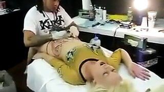 Оргазм с татуировкой
