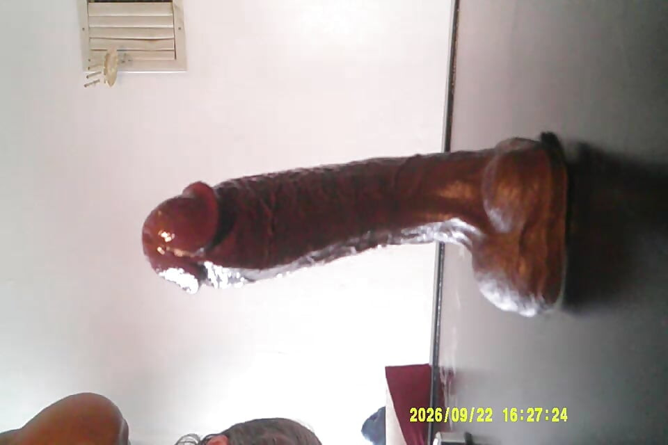 9-22-26 CAM1 PT1 POV COBRA'NIN KIÇI BÜYÜK OYUNCAK SİKKİ YİYOR. ŞİMDİ BANA GERÇEK BİR SİK GETİR.