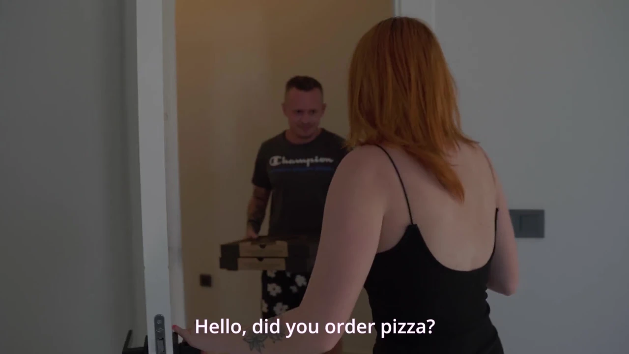 Arkadaşlar kuryeyle seks için pizza sipariş etti!
