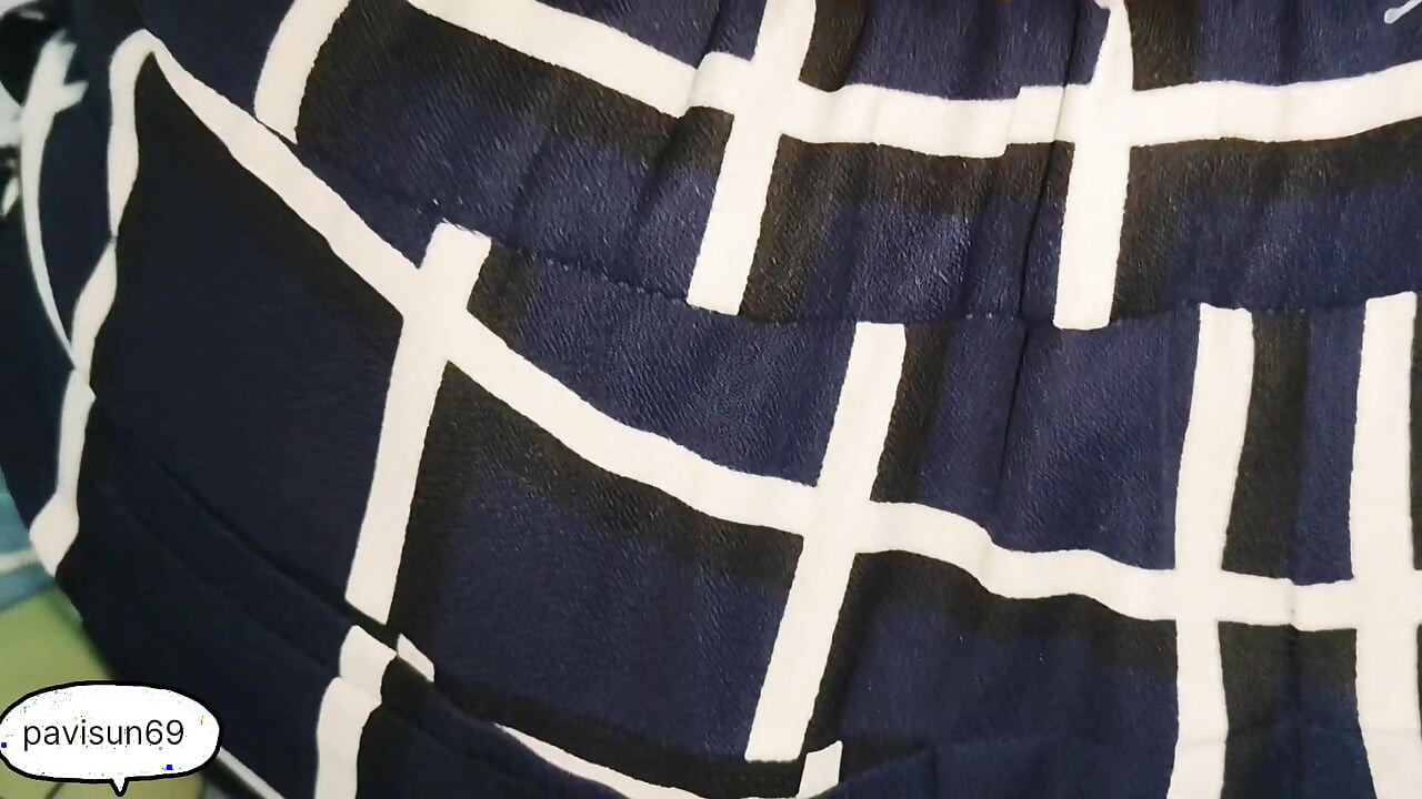 그녀의 보지와 젖탱이를 가지고 노는 중