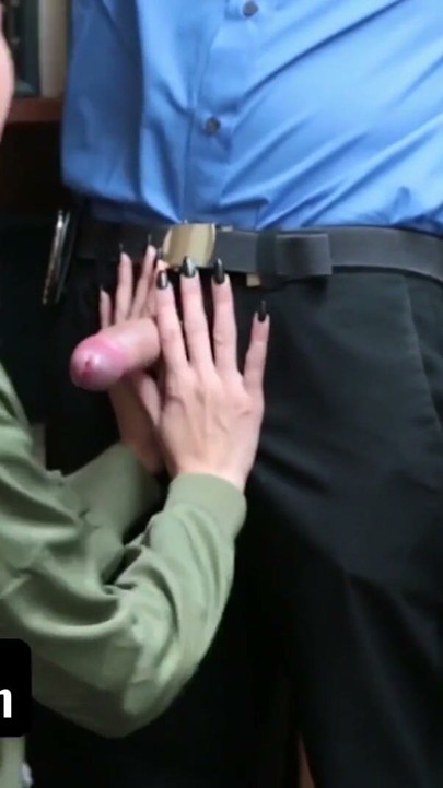 Shoplyfter - Zayıf ve Yaramaz Asyalı Jade Noir Hırsızlık Yaparken Yakalandı ve Sapık Memur Tarafından Cezalandırıldı | Bölüm 1