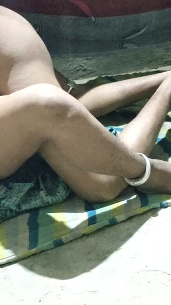 Trenutak koji morate vidjeti iz "Vidjevši je samu, svekar je pojebao prekrasnu snahu koju je gujarati desi šogorica"