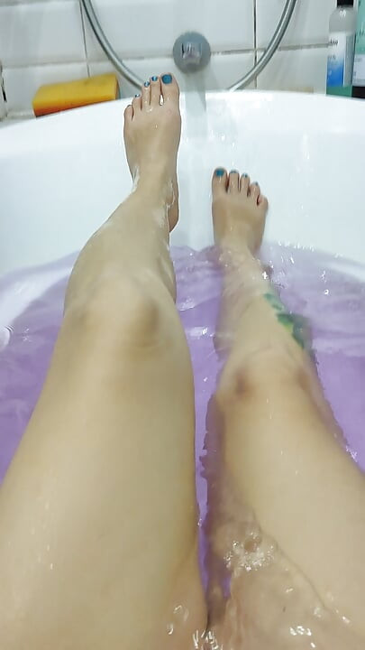 Explore My Hairy Body in the Bathroom