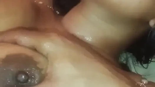 Сексуальная сводная сестра Queen4Desi и масляный массаж с трахом 69