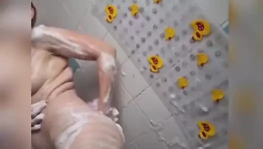 Blondemilf di kamar mandi
