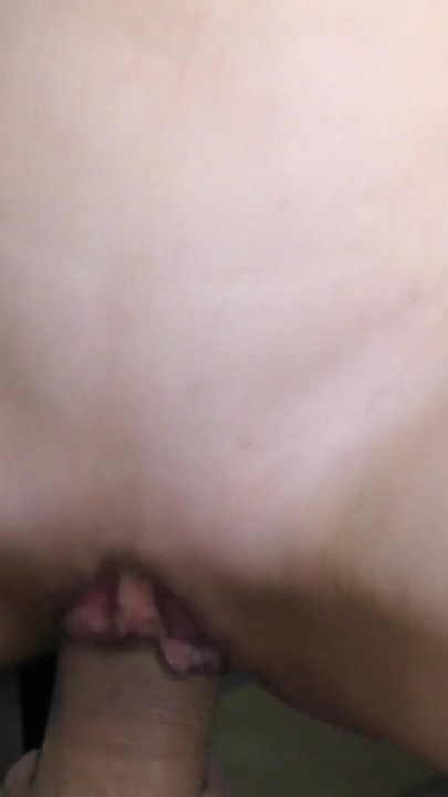Emotionaler moment von "Kleine MILf, die sich wie ein student gekleidet hat"