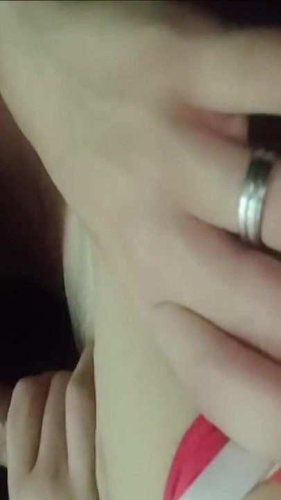 彼女が彼を待っている間、私は彼女の家の前で彼の精液を飲み込みました | クリップ 2