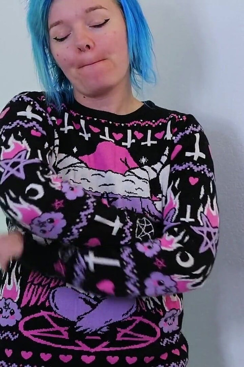 Colega de quarto interroga você em primeiro plano na punheta