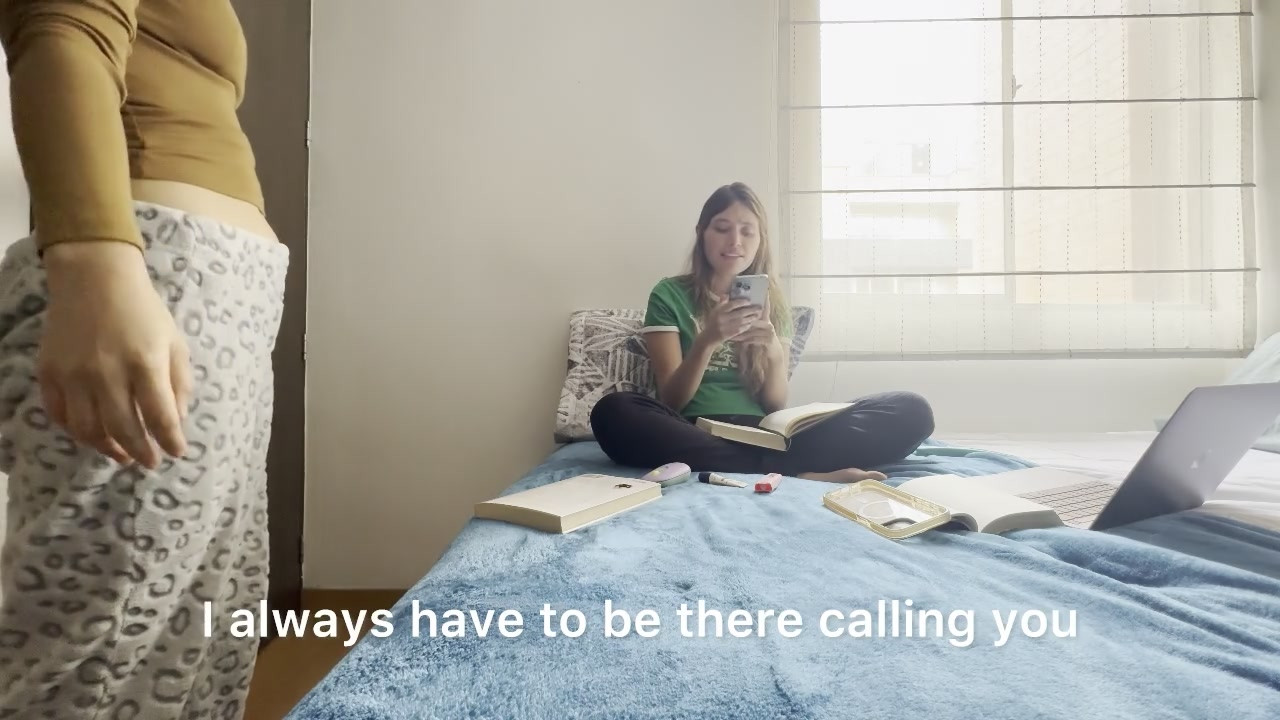 两个女大学生在房间里狠操