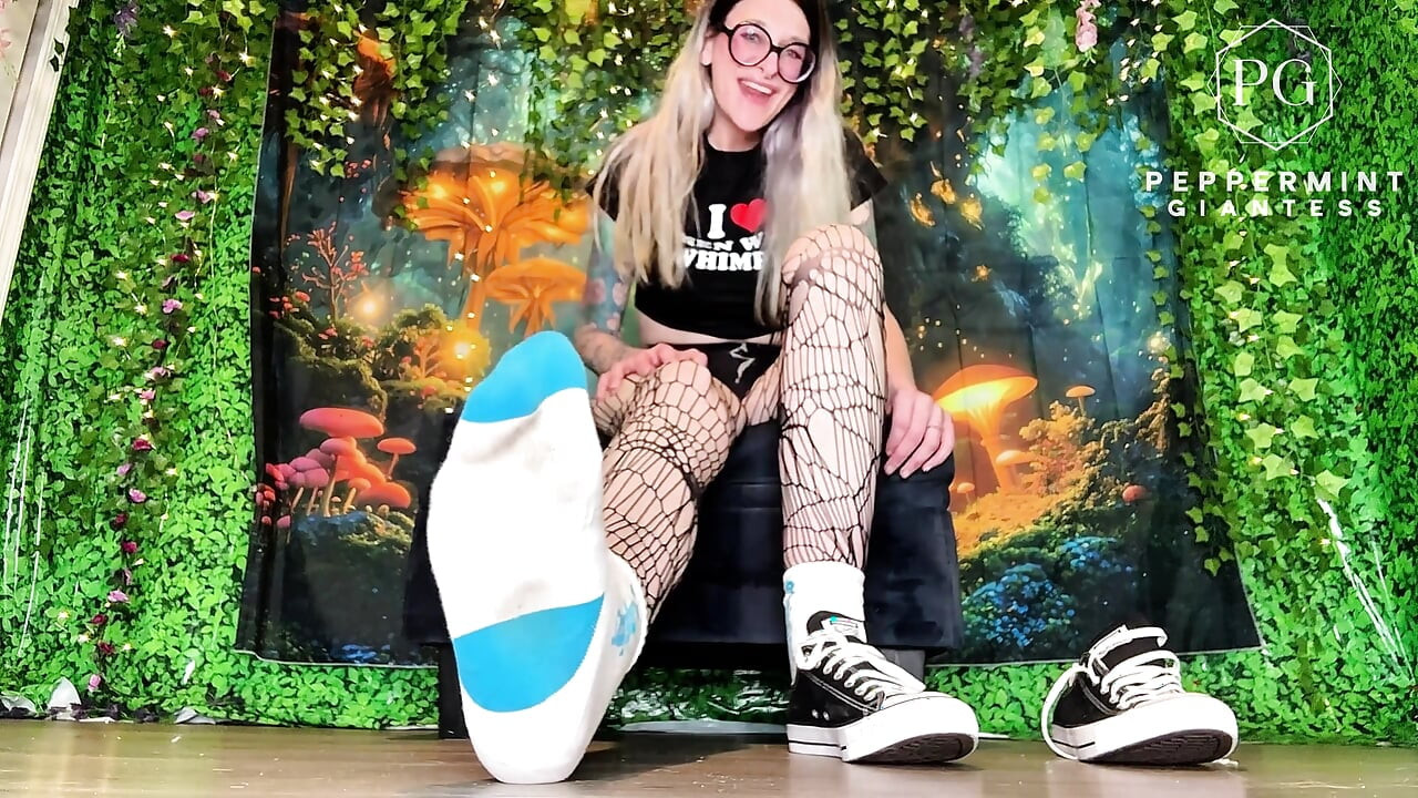 67 Riesin schule, schikane trickst Streber aus, meine massive größe 16 stinkende Füße zu verehren - Schuh & socken entfernen