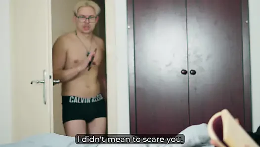 Üvey anne üvey oğlunu paylaşım yatağında pornosunda sikiyor - tabu dölleme sürprizi!