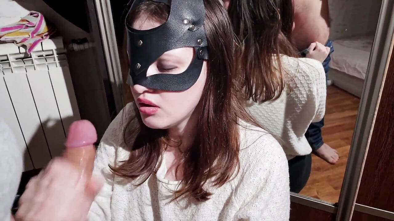 Mladi ljubitelj kućne pornografije, uči kako pružiti najbolje pušenje