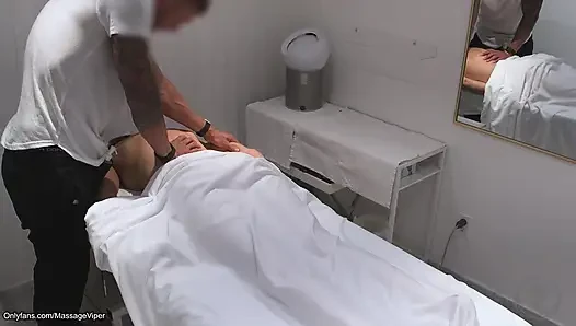 Evli kadın masajı: kocasını masörle aldatıyor