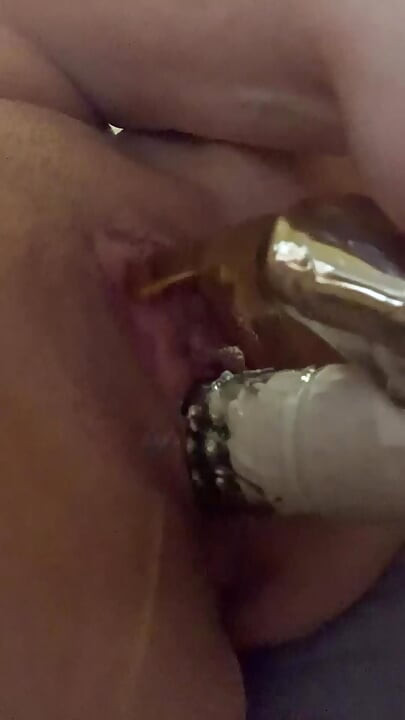 Amateur geile milf speelt zichzelf en komt hard klaar