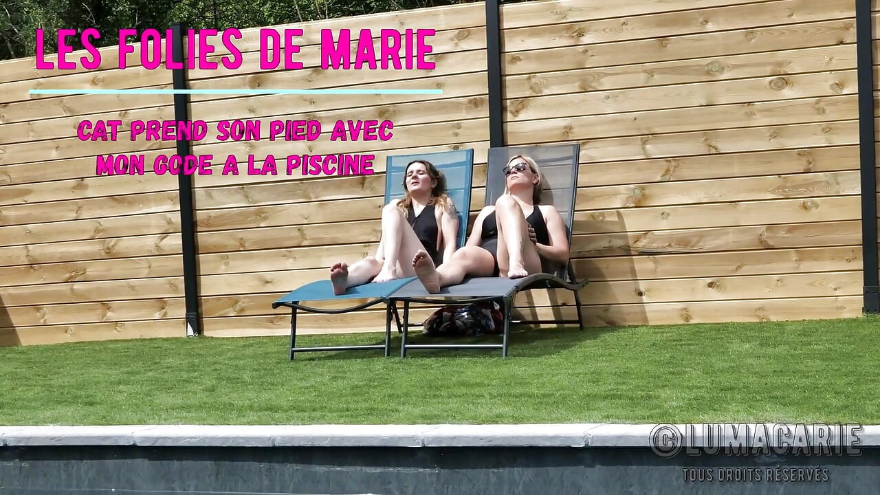 Marie Lumacarie Fucks Dildo Belt Her Girlfriend Cat in Mini