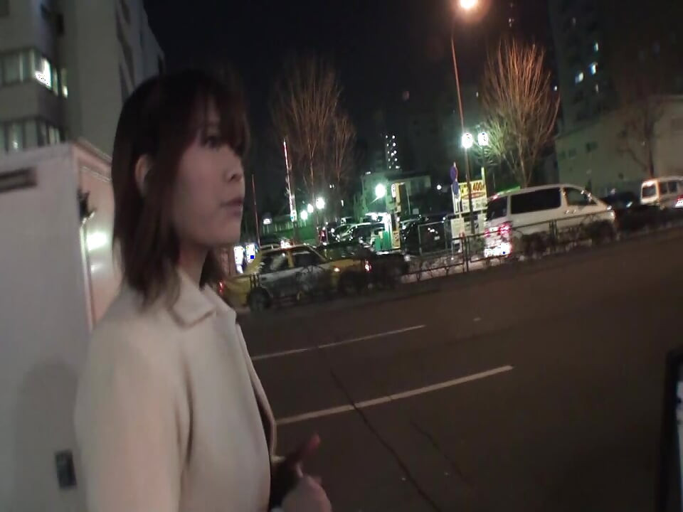 A115F05 Erotic interview exclusive to beautiful young wives with large breasts! After being sexless for half a year with her husband, she presses a vibrator against her frustrated crotch and blossoms into a lewd 3P sex!