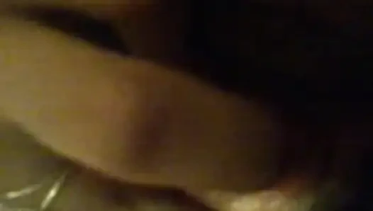 Tek başına parmaklıyor