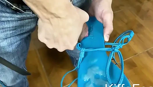 Neighbor Steals Kiffa Sandal of the Door