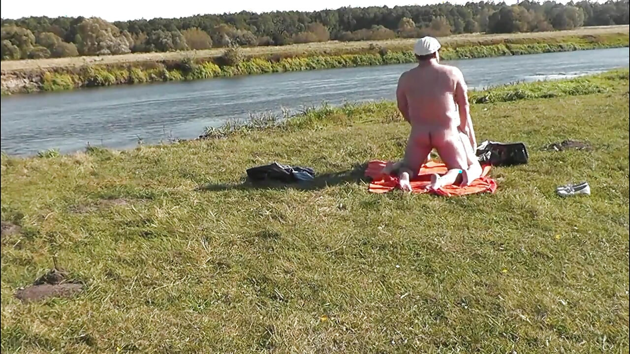 Soția și iubitul meu fac plajă goală pe plajă sălbatică și se fut pe la spate. Goală în public nudiști Naturists în aer liber, în aer liber, în afara sexului