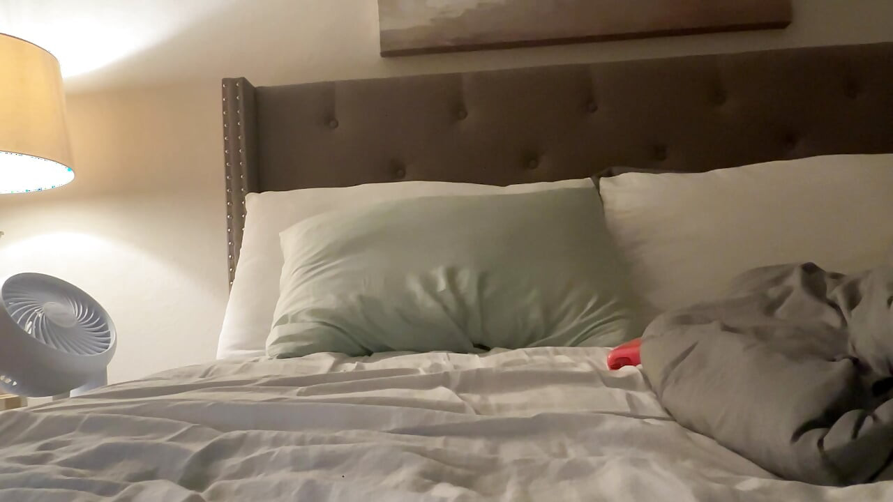 MUTFAK TEZGAHıNDA KENDIMI SIKIYORUM