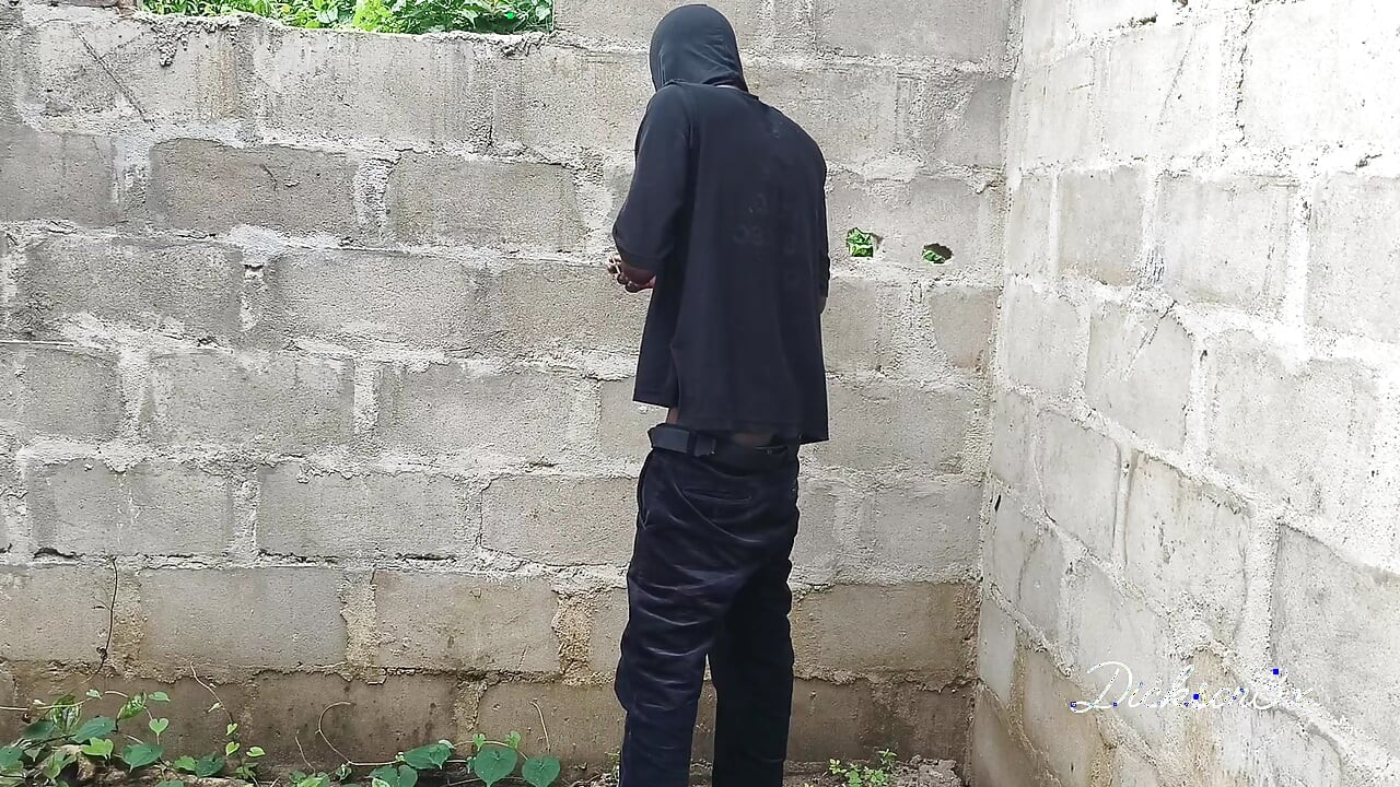 Ebony slime waist bang hard on the wall in an uncompleted building