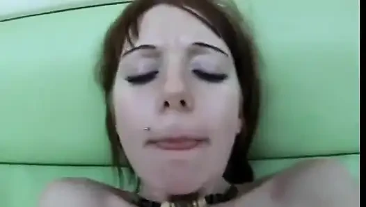 Piercingli esmer genç kız yarak emiyor ve sonra bakış açısıyla sikiliyor