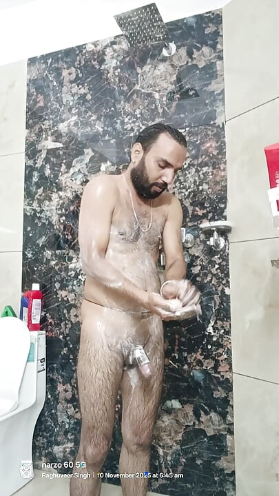 Un policier indien baise un trou du cul et suce profondément, c’est un trou