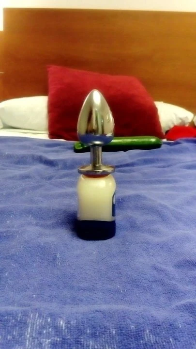 Jewel buttplug handless insertion