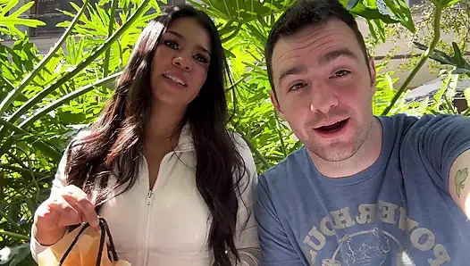 Elizabeth Márquez, the gringo, gives me lingerie and I pay her with my buttocks