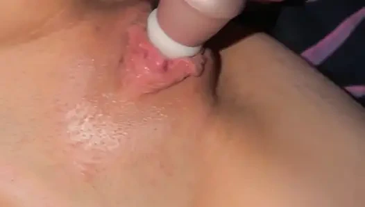 В коротком платье