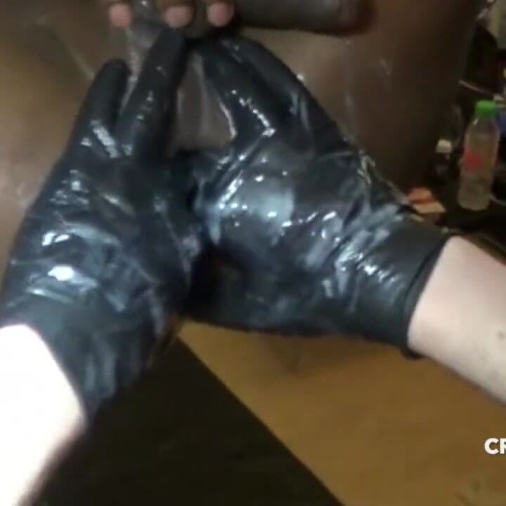 Трахнули босиком в слинге и кремировали на юную подругу