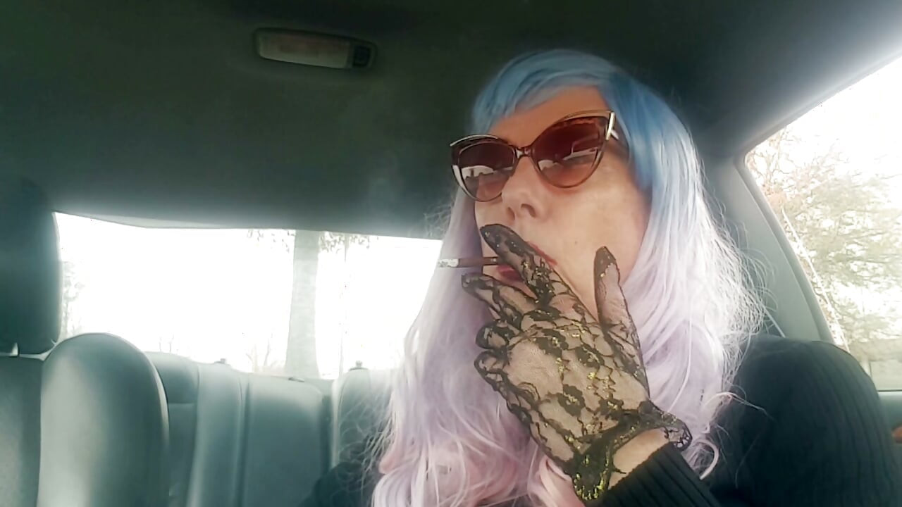 SMOKING GRANDMOTHER DOING A MORE120 WITH LOTS OF DANGLES