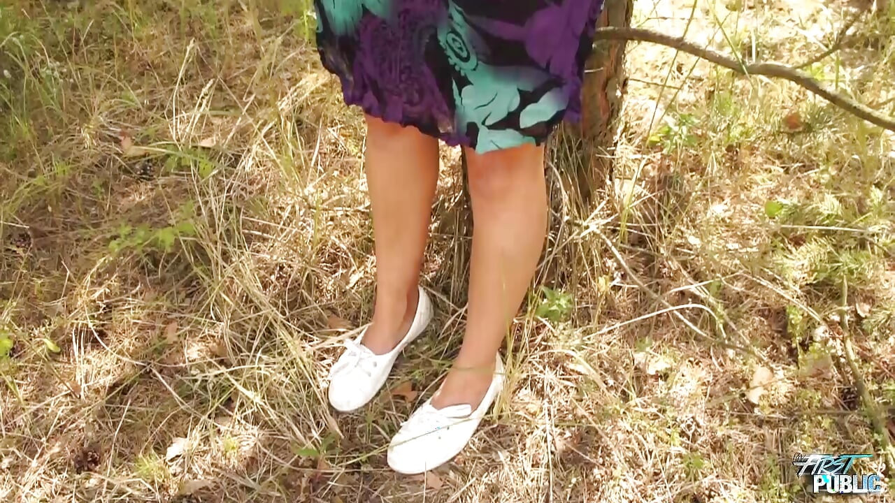 Jambes ouvertes en plein air - Pavla