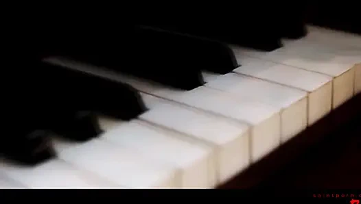 Dunkelhaarige Göttin Lutscht Einen Großen Schwanz Und Bekommt Einen Tiefen Langen Fick