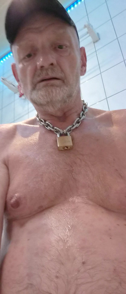 I'm horny for a horny guy to suck