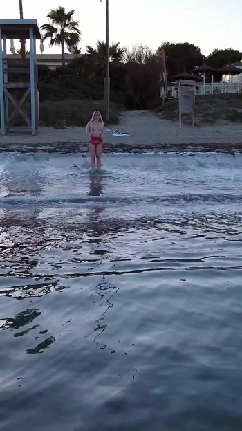 A ribancvadász seggbe bassza a formás német nimfót!