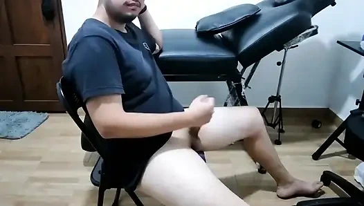 Istri tetanggaku ngeliat aku lagi masturbasi dan minta aku ngentot memeknya habis-habisan