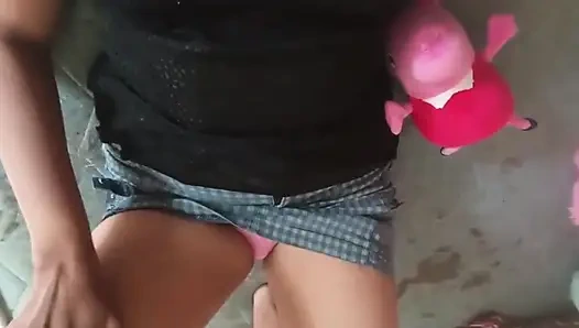 Sie spielt ihre aufgeregte muschi gut, aufgeregt