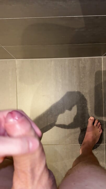 CUM överallt, skulle du slicka golvet eller väggen?