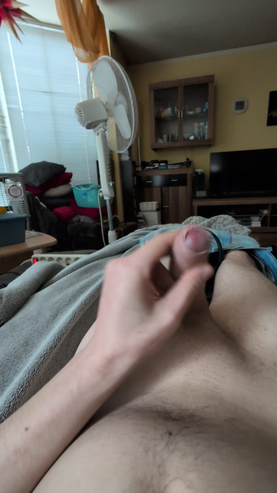 Jerking off at a buddy's house alone
