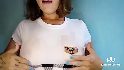 Ich mag es, mich vor der Kamera auszustellen, wenn ich allein zu hause bin