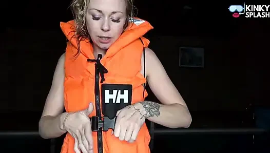 Coli bareng aku pakai jaket sehargaku